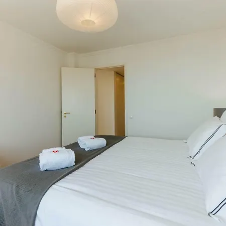 Rent4rest Graca River View With Parking ליסבון