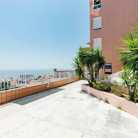 Rent4rest Graca River View With Parking Lisboa
